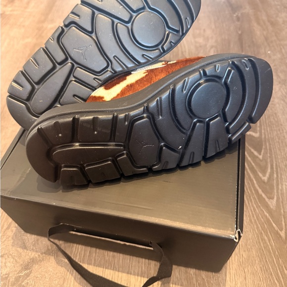 DISCONTINUED NIKE JORDAN Cowhide Mules - - Picture 5 of 7